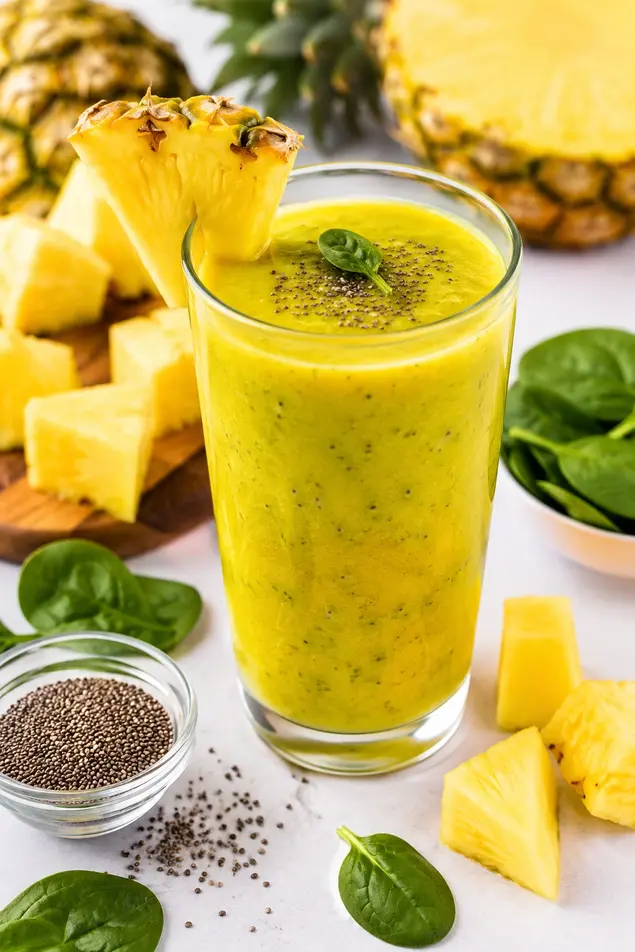 Pineapple spinach smoothie for weight loss with chia seeds, tropical fruit, and healthy breakfast ingredients.